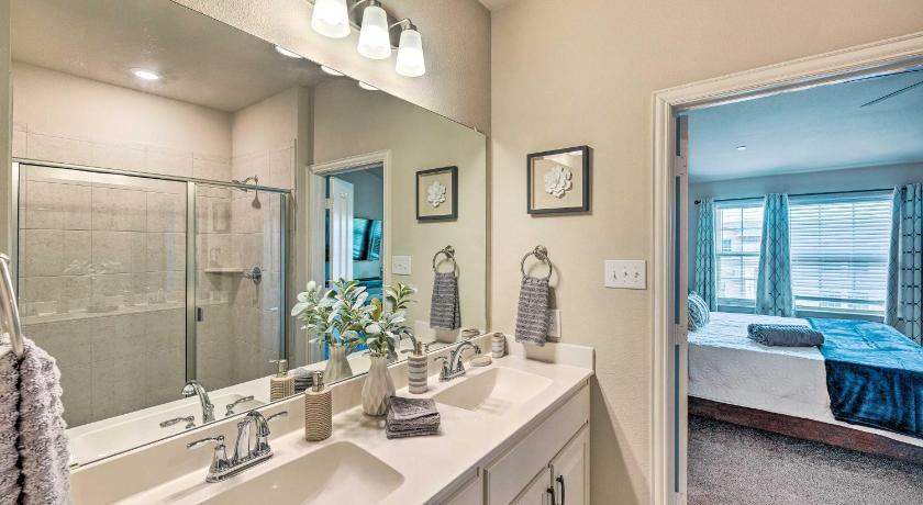 Brand-New Townhome Near UNT and TWU and The Square! photo