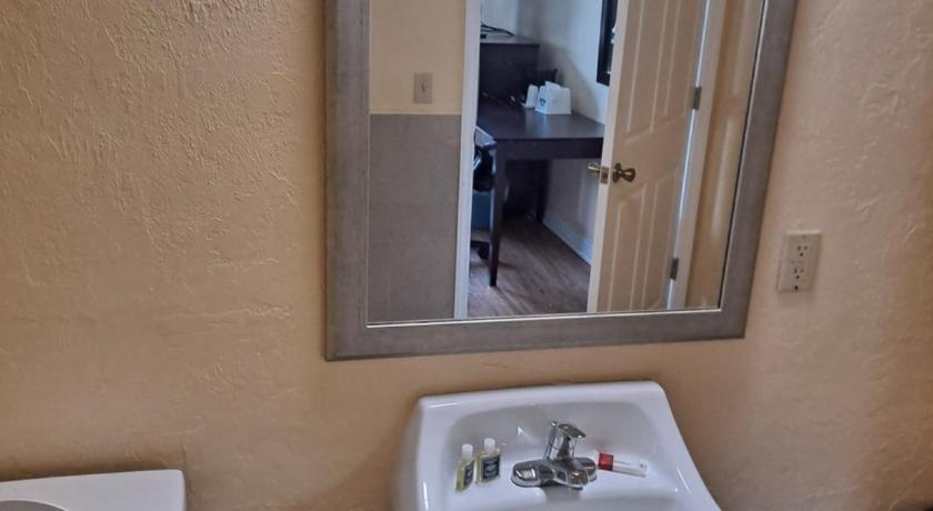 Days Inn by Wyndham Gainesville University photo