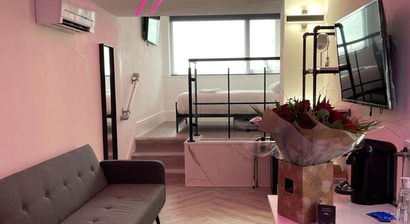 Image of Triple Room with Bath 0