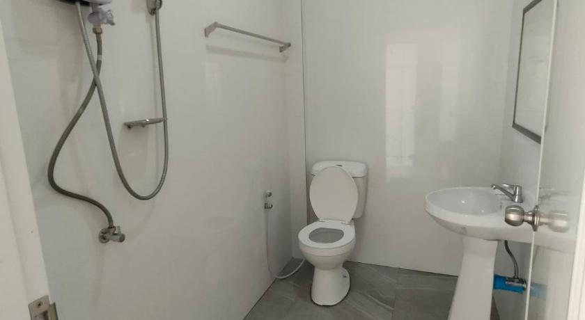 a bathroom with a toilet, sink, and shower stall, King Fa House in Tak