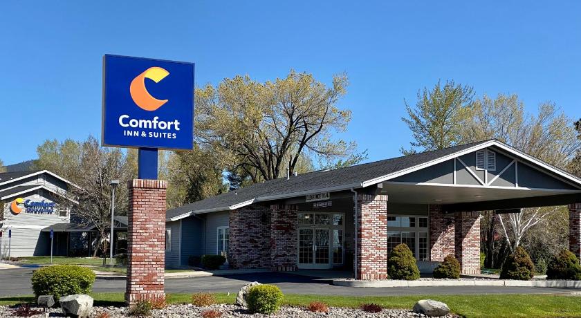 Comfort Inn & Suites photo