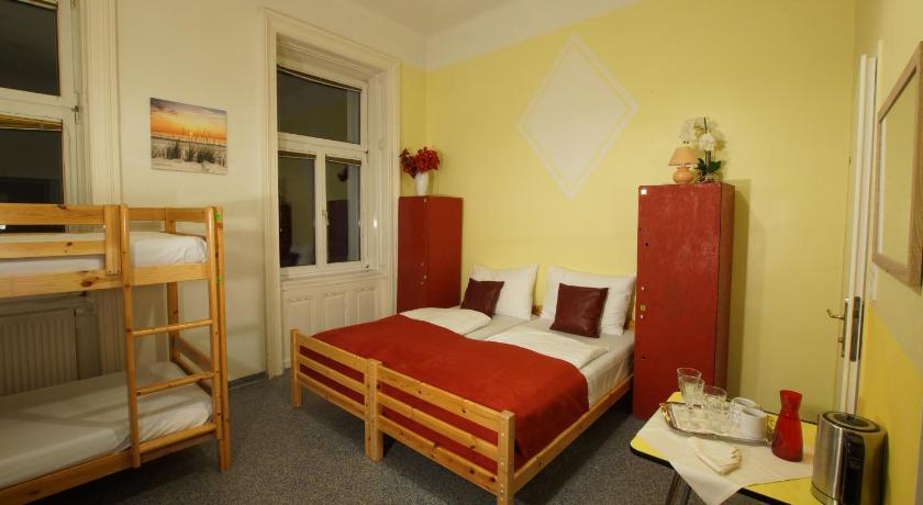 Image of Familiekamer met Eigen Badkamer (Family Room with Private Bathroom) 0