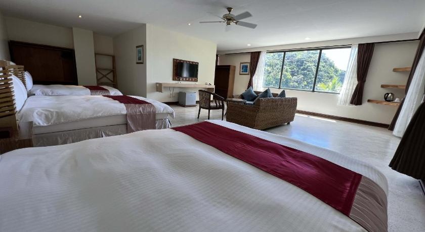 Image of Family Room with Sea View 7