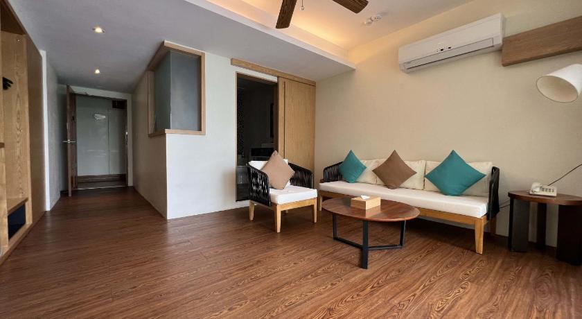 Image of Family Room with Sea View 15