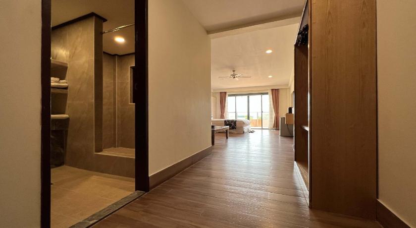 Image of Family Room with Sea View 14