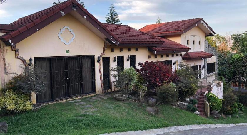 Tagaytay BNR Guesthouse 4BR With Balcony 12-14 Guest — Hotel in Cavite