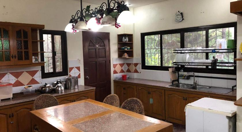 Tagaytay BNR Guesthouse 4BR With Balcony 12-14 Guest photo