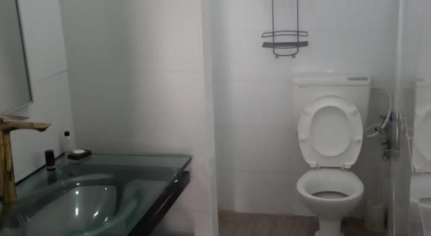 פינה שקטה דקה הליכה לכנרת והטיילת photo