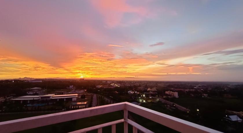 Trio's Tagaytay Staycation "Belldanndy" Sunset View With Balcony — Hotel in Tagaytay