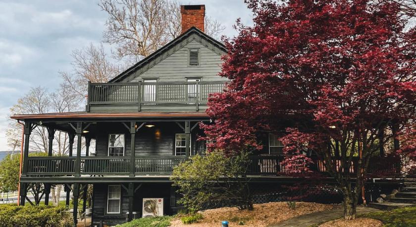 Fox & Bear Lodge photo