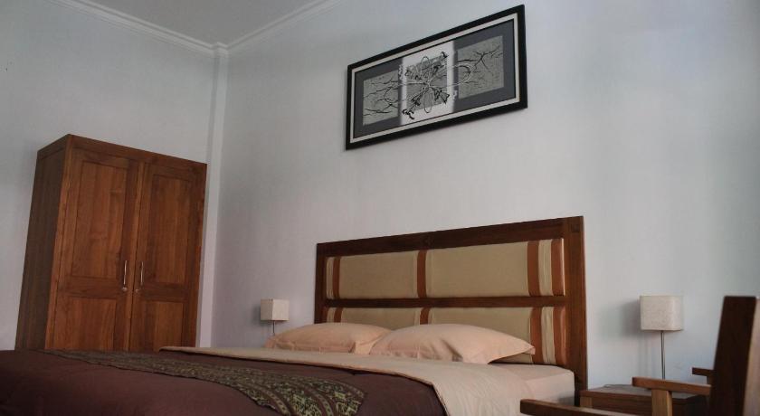 Eboni Guest House Madiun photo