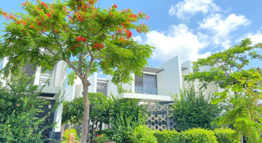 Oceanami Villas &amp; Beach Club Long Hai at 1, 3, 4 Bedroom &amp; 5, 6 Bedroom View Sea — Hotel in Vung Tau