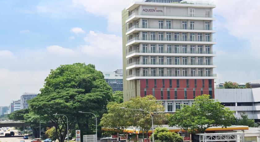 Exterior view Aqueen Hotel Paya Lebar (SG Clean - Staycation Approved)
