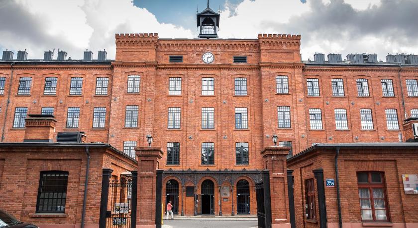 Ksiezy Mlyn — Hotel in Lodz