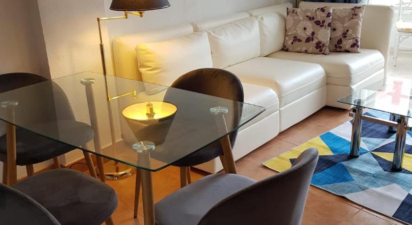 Modern, cozy studio