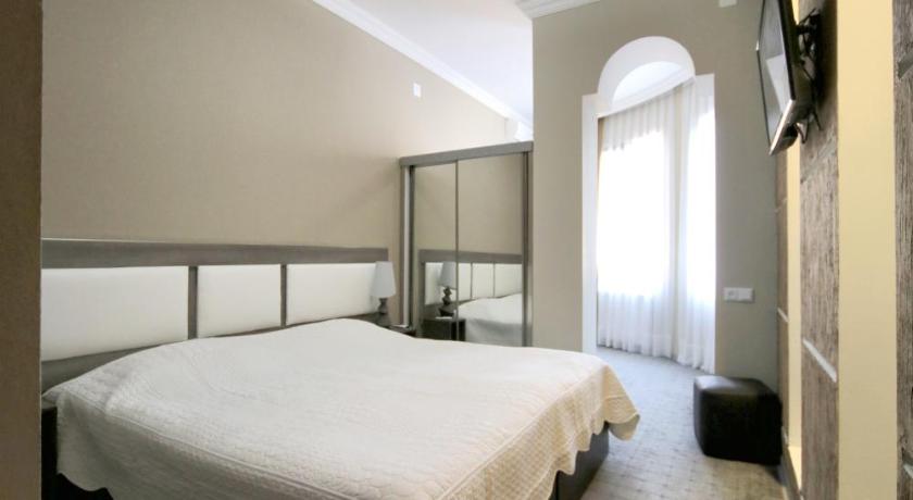 Discovery Hotel photo