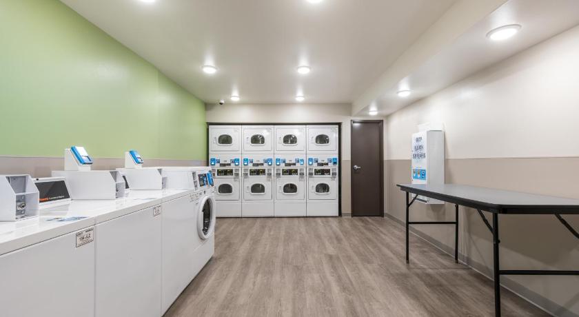 WoodSpring Suites Elgin - Chicago photo
