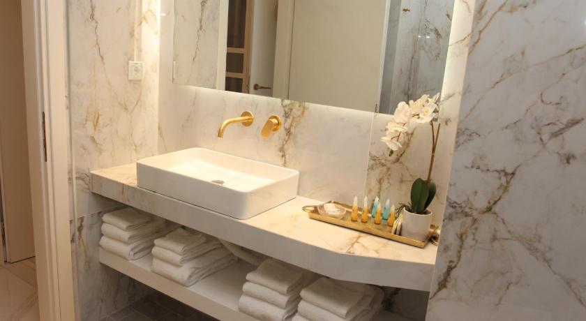 Adri & Marg luxury living photo