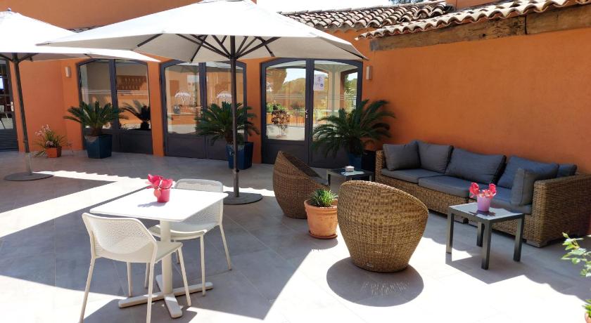 Hotel les Bouis photo