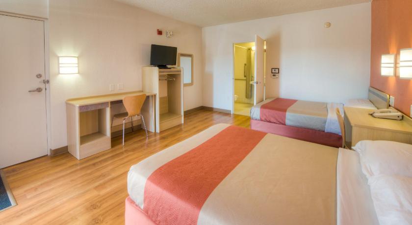 Motel 6-Niantic, CT - New London