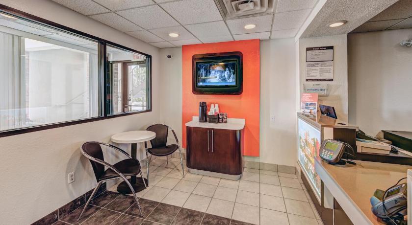 Motel 6-Niantic, CT - New London