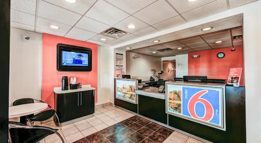 Motel 6-Niantic, CT - New London