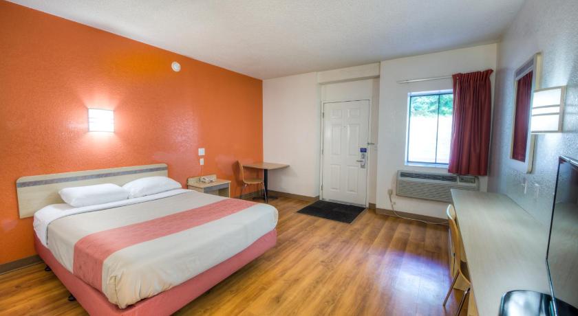 Motel 6-Niantic, CT - New London