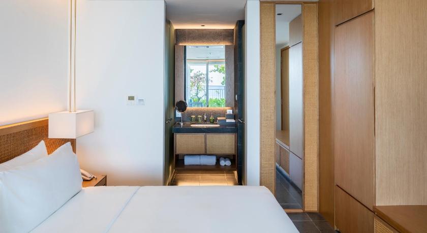 Image of Luxury Sea View Apartment with Balcony 7