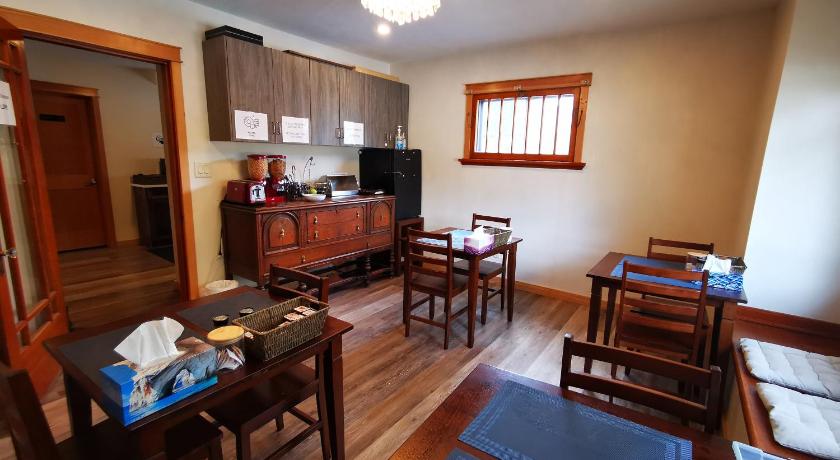 Riverfront Estate Bed&Breakfast Banff photo