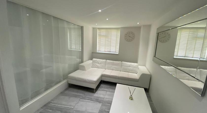 Luxurious high spec 1 bedroom apartment in London photo