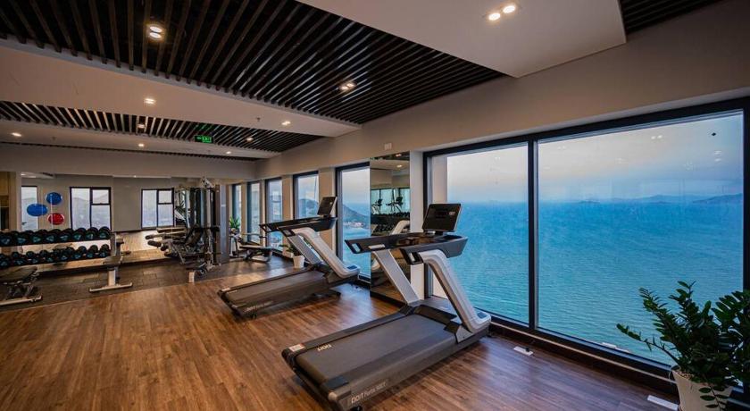 2BR luxury seaview apt 2' walking to the beach photo