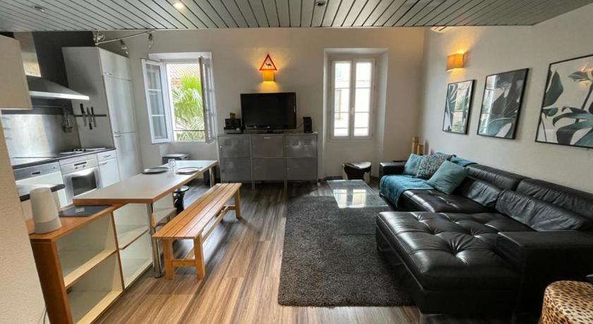 2 bedroom duplex apartment in the center of Cannes photo