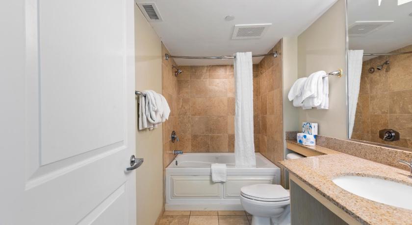 a bathroom with a toilet, sink, and bathtub, Sandy Beach Resort in Myrtle Beach (SC)