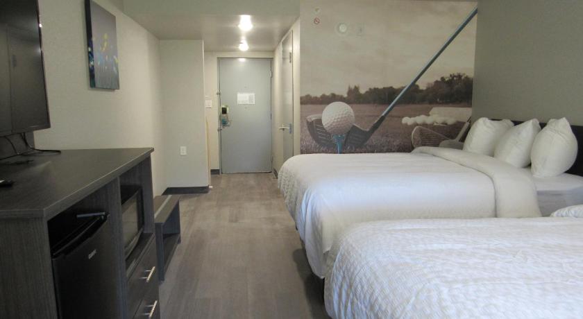 Clarion Pointe photo