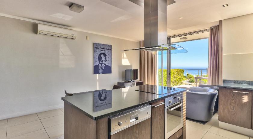 Camps Bay One Bedroom apartment - luxury stay with sea view - image 9