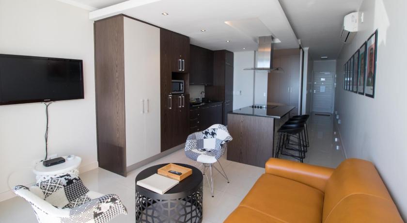Camps Bay One Bedroom apartment - luxury stay with sea view - image 12