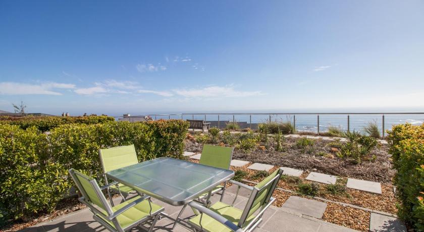 Camps Bay One Bedroom apartment - luxury stay with sea view - image 11