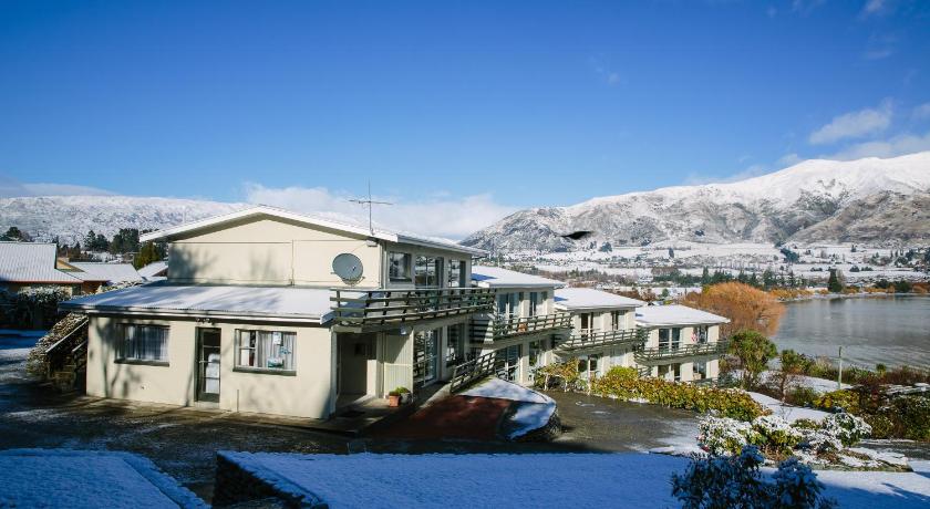 a house with a view of a lake and mountains, Panorama Court in Wanaka