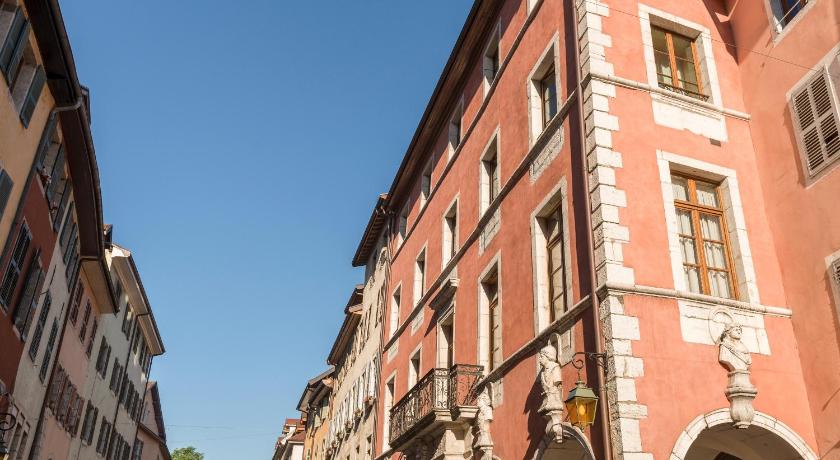 Annecy Historical Center - 160 square meter - 3 bedrooms & 3 bathrooms photo