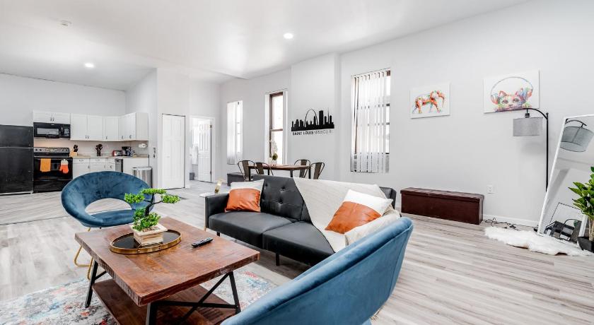 2BR Park Ave Townhome with parking CozySuites — Hotel in St. Louis (MO)