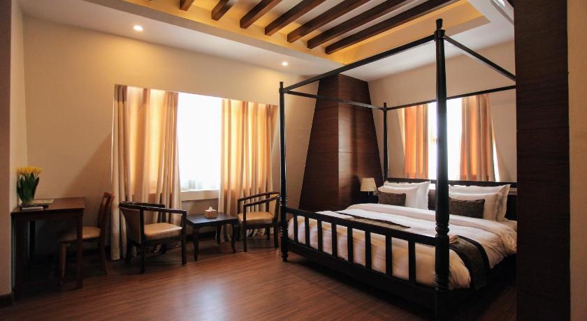 Image of Deluxe King Room 8