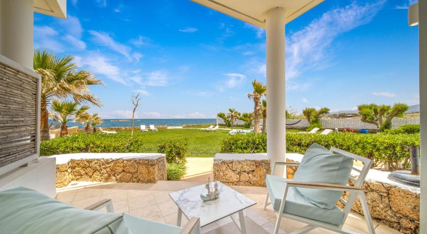 Image of One-Bedroom Apartment with Front Sea View (2 Adults) 3