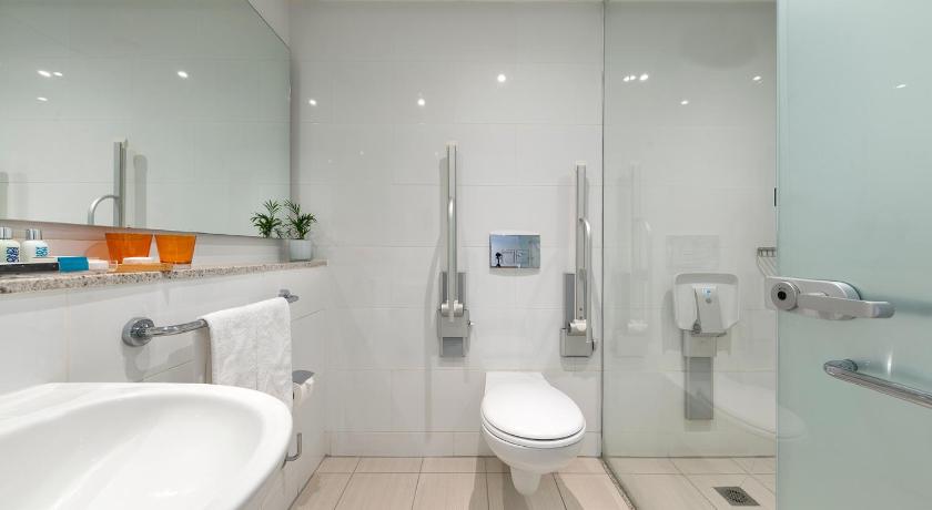 Image of Corner Room 2
