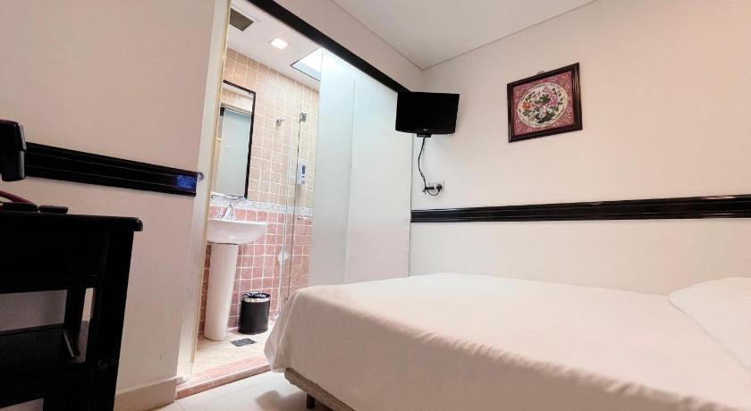 Image of Standard Double Room without Window 5