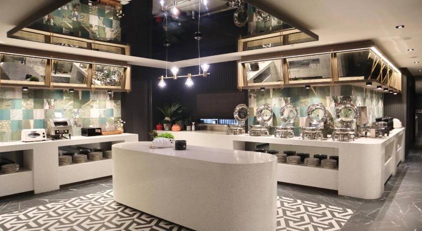 Tenz-Go Hotel - image 7