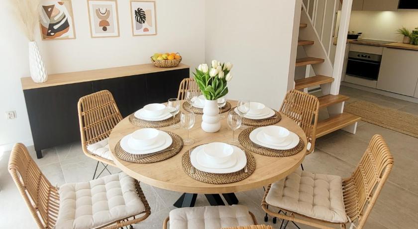 Pine Point Apartament with terrace, shared pool, tennis court