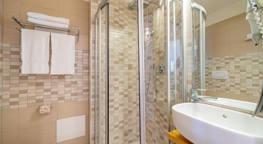 Image of Triple Room 5