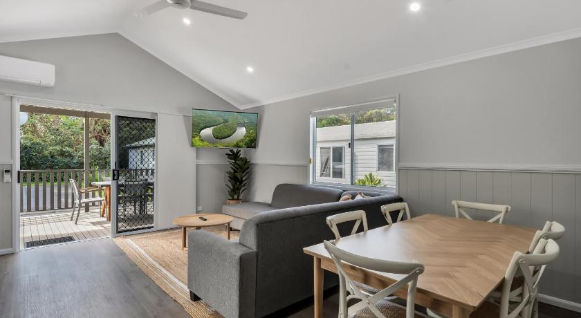 Image of Bottlebrush Cabin (2BR) 3