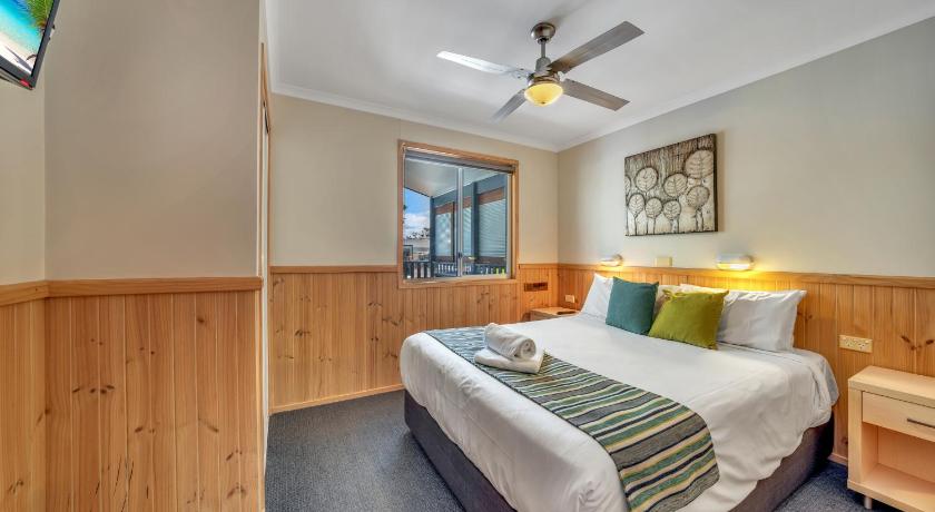 Image of Kentia Cabin 7
