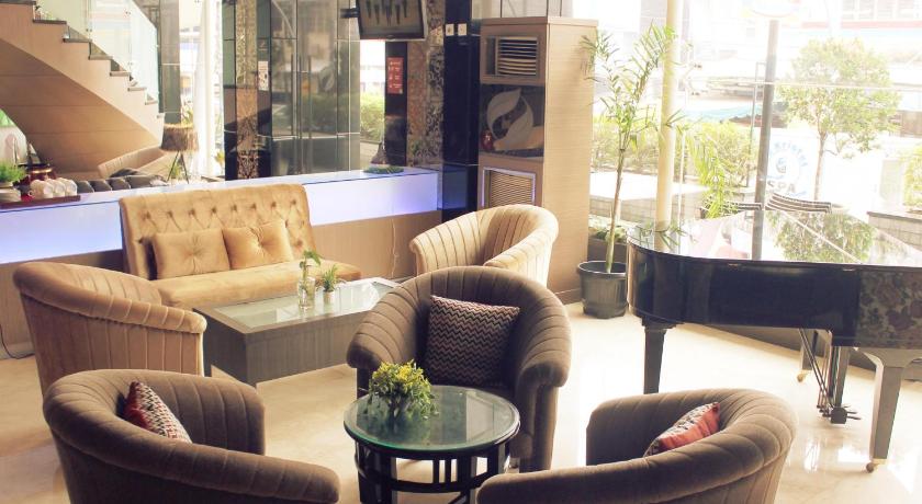 Hermes Palace Hotel Medan photo